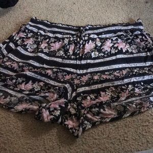 American eagle black floral shorts